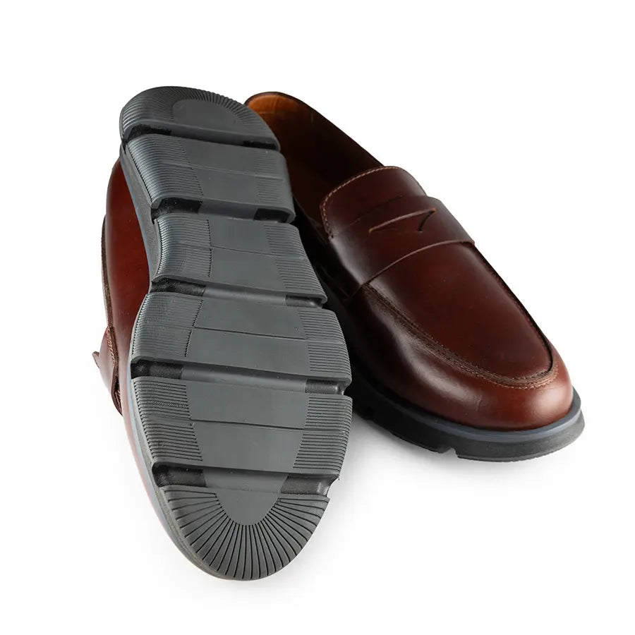 Olmo Estilo Penny Loafer Coñac x Negro