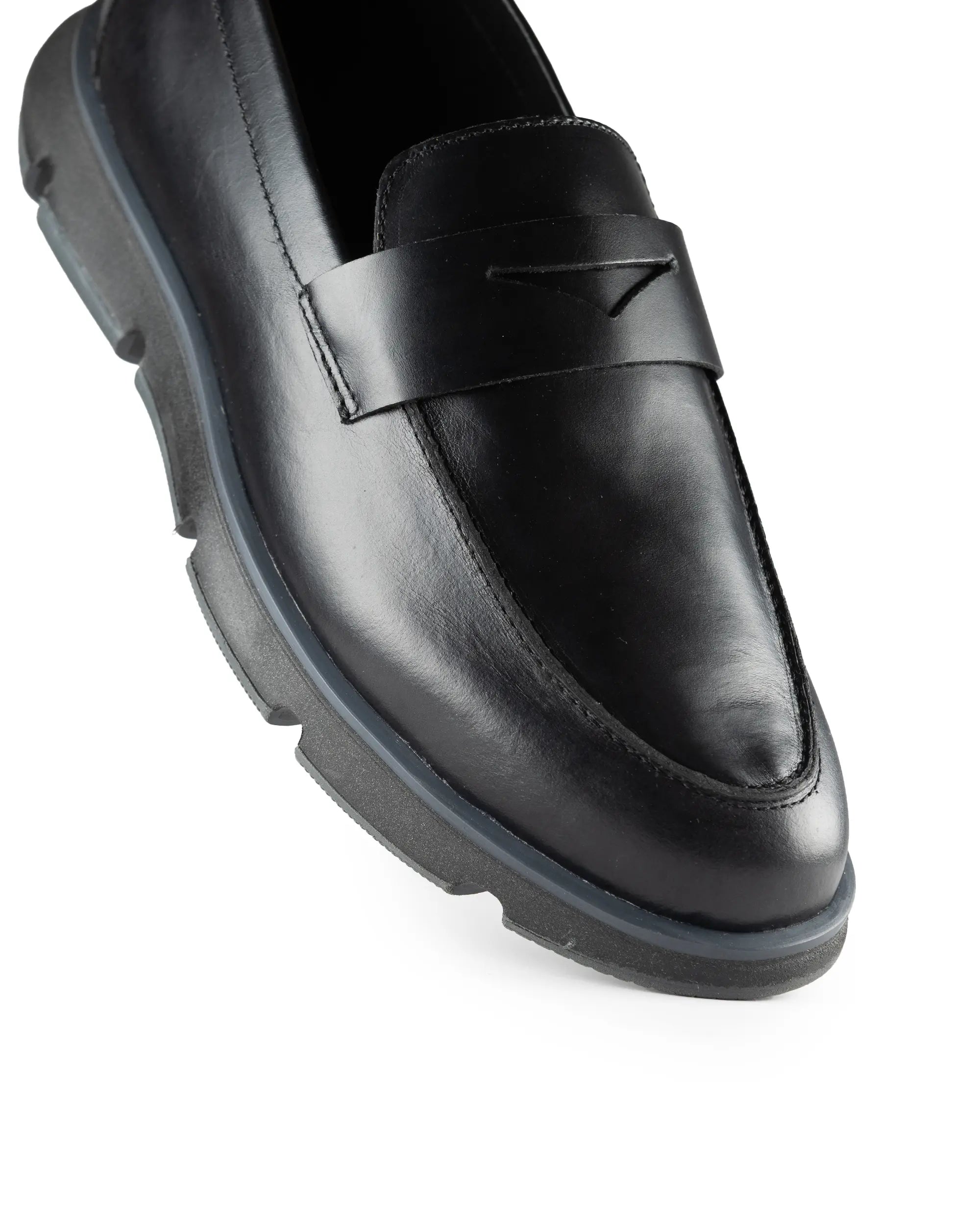 Olmo Estilo Penny Loafer Negro - zapato en uso estilo casual vestir