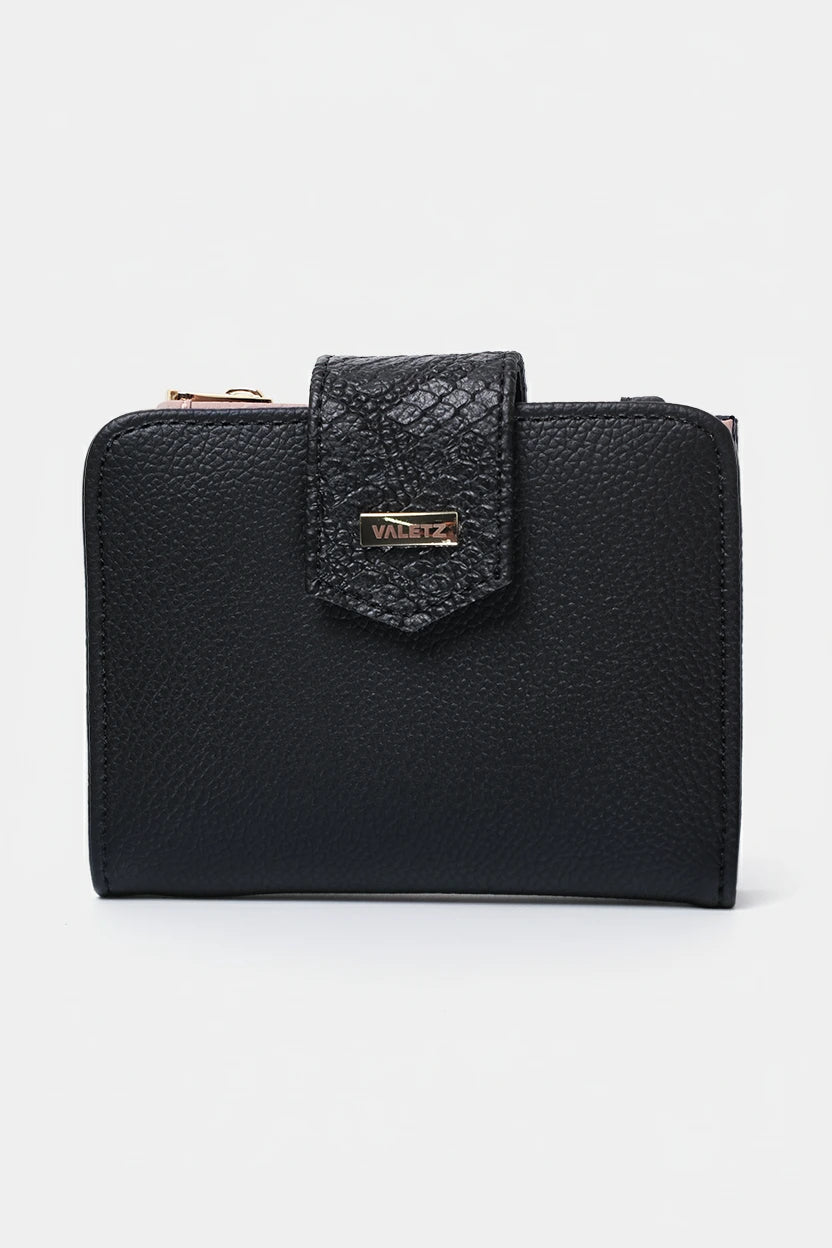 Billetera de cuero negra para mujer marca Valetz con múltiples compartimentos interiores.