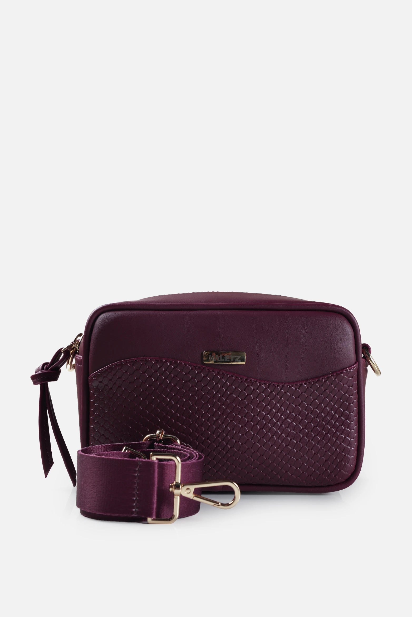 Mini Bag de cuero para mujer modelo Grecia en color vino, vista frontal.
